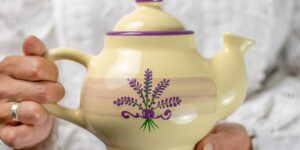 City to Cottage® Ceramic Teapot