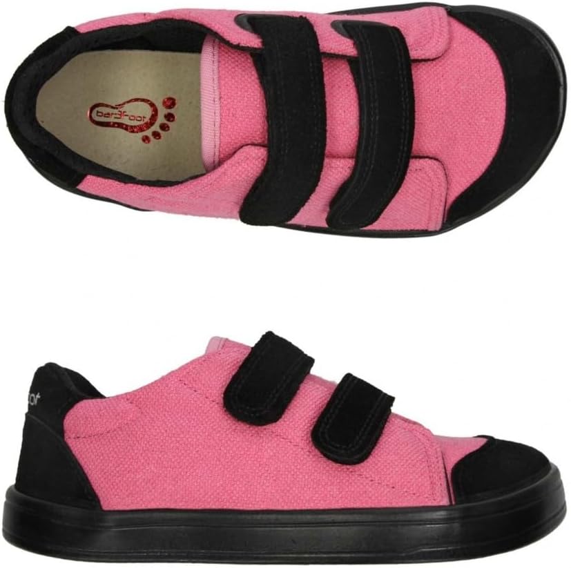 Zapatos rosas y negros descalzos
